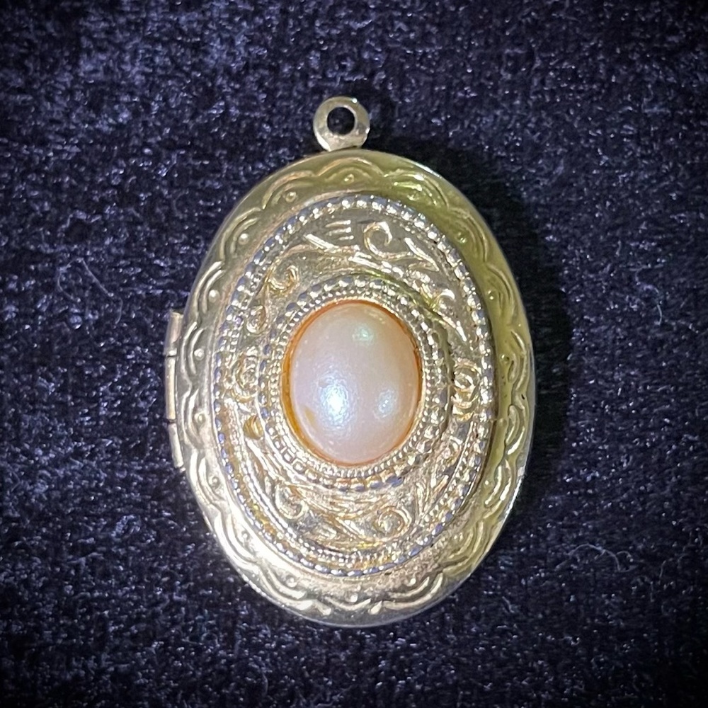 Antique Memento Mori Locket w Faux Pearl Etched Gold Tone